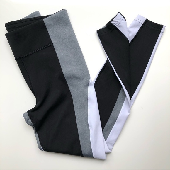 Athleta Crest Color block Tight Black White High Rise Leggings - Picture 6 of 12